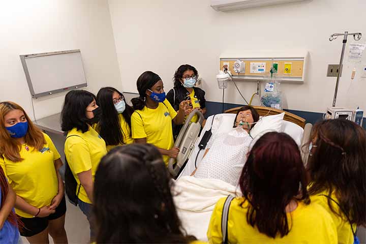 Students with dummy patient