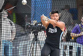 Darren Wan prepares for the hammer throw