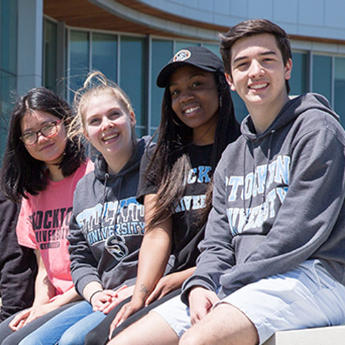 Students outside the Campus Center