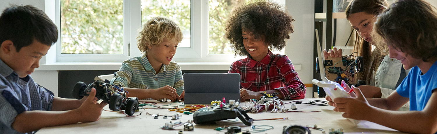 Kids Building Robots