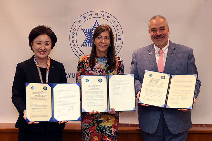 Yunkeum Chang, president of Sookmyung Women’s University, New Jersey First Lady Tammy Murphy and Stockton President Joe Bertolino