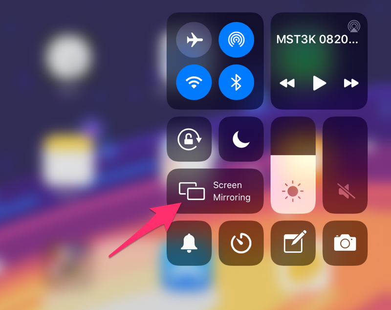 A screenshot of the iOS quick menu, with an arrow pointing to the "Screen Mirroring" button.