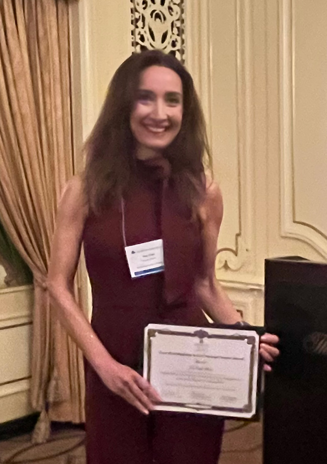 Naz Onel with award Naz Onel with award