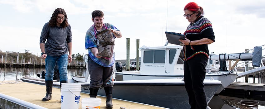 stockton students at marine field station