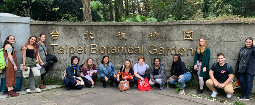 Students visit the Taipei Botanical Garden