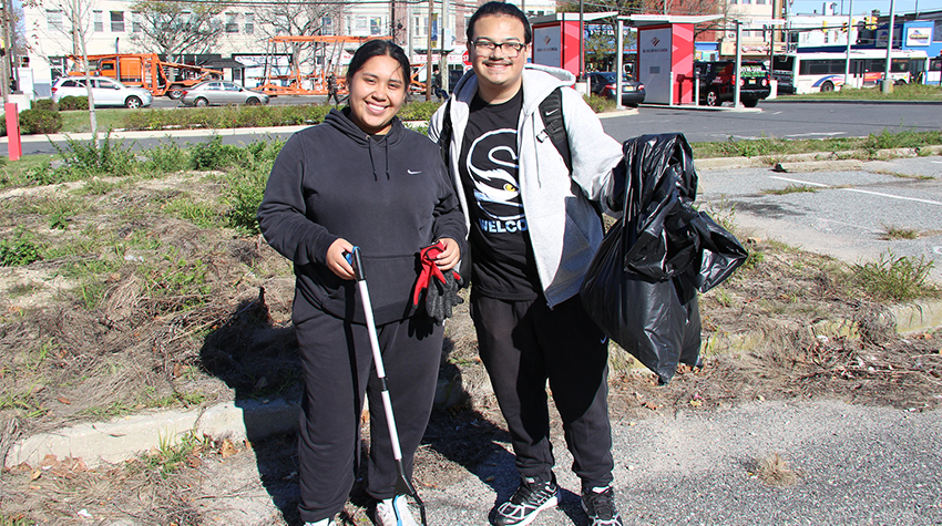 Students posing for a photo after picking up litter in Atlantic City