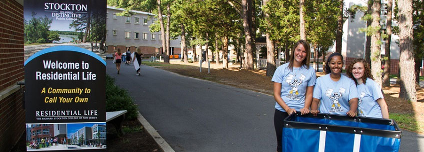 Students at Move in Day