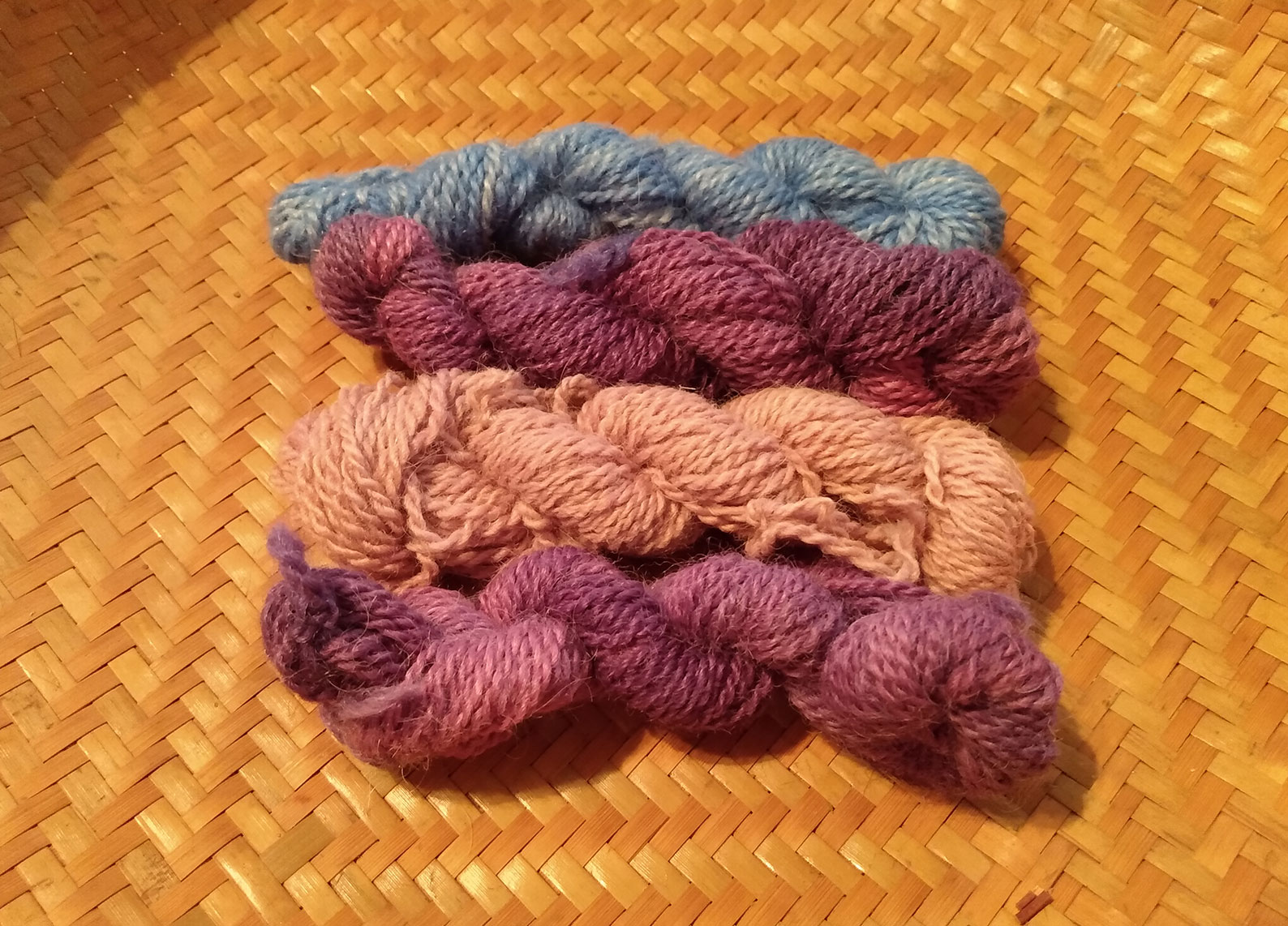 Naturally dyed wool