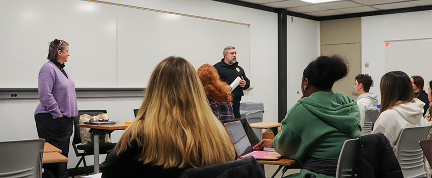  Hamilton Sgt. Craig Clayton talks to students 