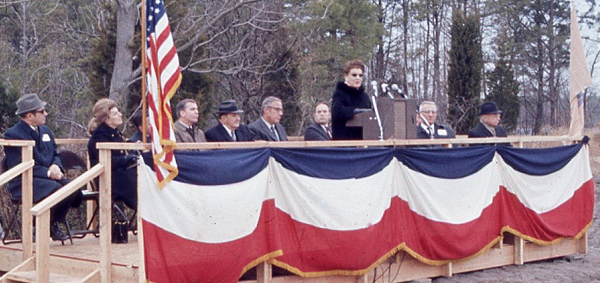 Alton speaks at the opening of Stockton College.