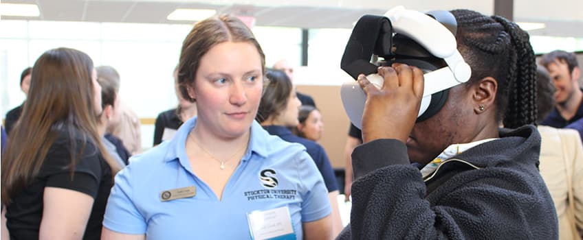 Student doing virtual reality