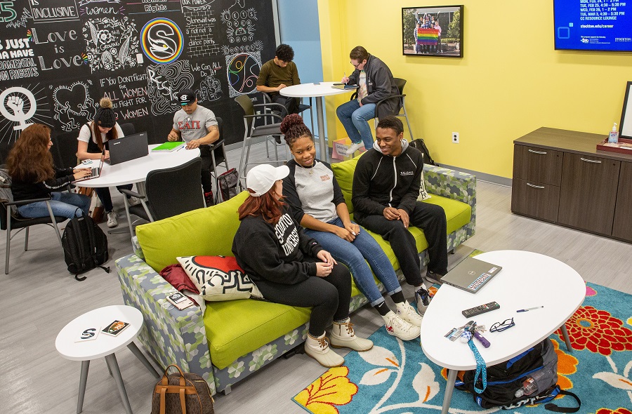 Students hanging in WGSC lounge on couch